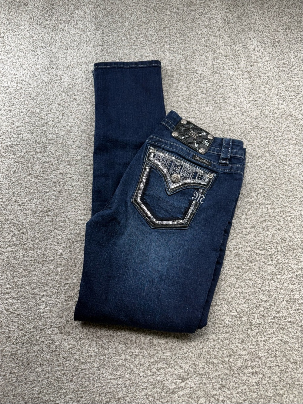 Women's Miss Me Dark Wash Blue Mid-Rise Easy Skinny Embellished Jeans Size 28x33